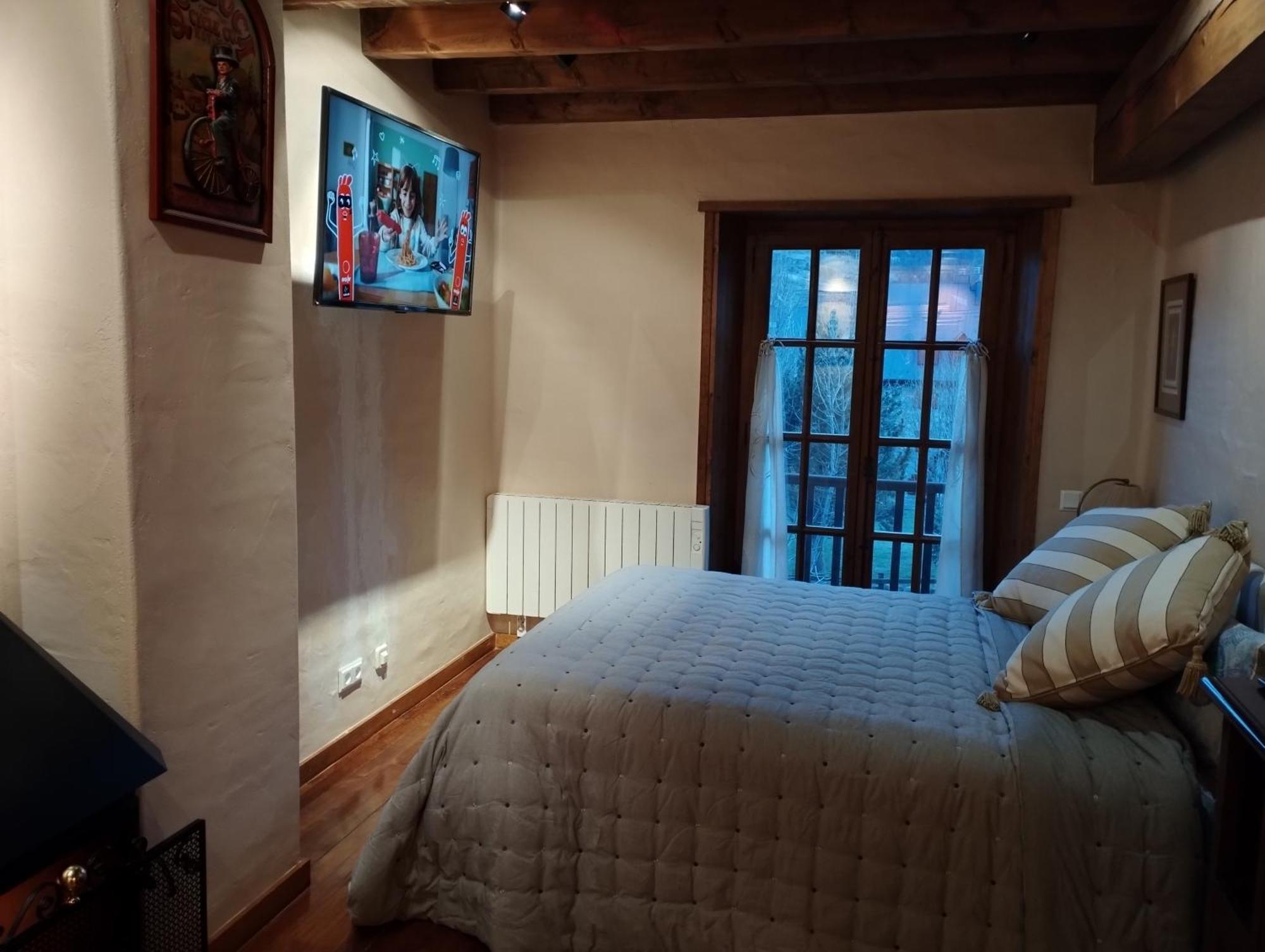 Esqui, Aigueestortes Y Boi-Tauell A Tus Pies En Ebrehogar Pla de l'Ermita Bagian luar foto